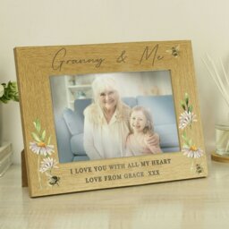 Rackhams Personalised Floral Bee 6x4 Oak Finish Photo Frame - thumbnail 2