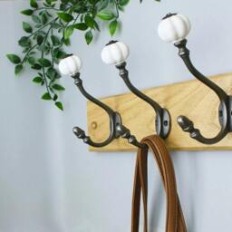 Rackhams Ceramic Pumpkin Tipped Shabby Chic White Coat Hooks - Pack of 5