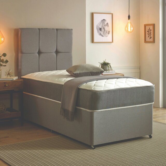 Rackhams Castle Hybrid Mattress - 20cm Deep, Soft-Touch Quilted Sleep Surface - White - 1 - 4ft6 Double Mattress (135cm x 190cm) - image 1