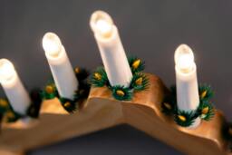 Rackhams 25cm Christmas Nativity LED Candle Bridge with 7 Candles, Pine Effect and Inline Switch - 25CM - Brown - Single christmas light - thumbnail 4