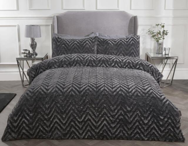 Rackhams Chevron Airblown Faux Fur Duvet Cover With Pillowcases - Charcoal - Single (135cm x 200cm) - image 1