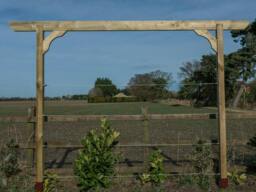 Rackhams Screen Pergola, Plant Climbing Arbour - Chamfered Sculpted Brace - Rustic Brown - Three Row Kit - 4.8m - thumbnail 3