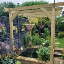 Rackhams Heavy Duty Timber Pergola - Complete DIY Kit - Slow Grown Spruce. - 2.4m - 2.4m - 2.7m (Without base plates) - thumbnail 4