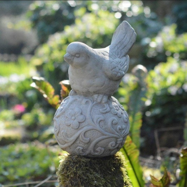 Rackhams Little Bird on Ball Stone Garden ornament - image 1
