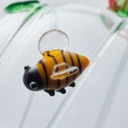Rackhams 10cm Glass Globe – Wildlife Collection – Bumblebee (Handcrafted Glass Ornament) - thumbnail 5