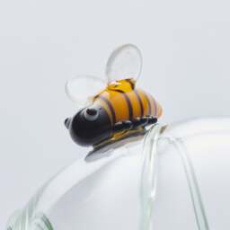 Rackhams 10cm Glass Globe – Wildlife Collection – Bumblebee (Handcrafted Glass Ornament) - thumbnail 3