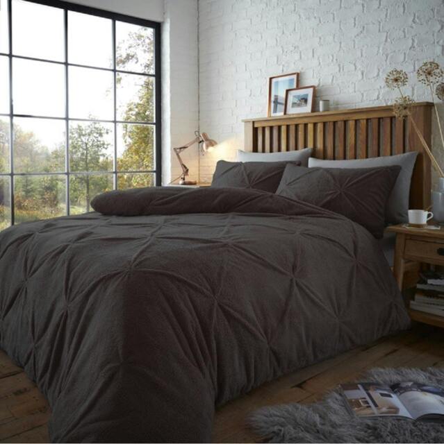 Rackhams Chiswick Pintuck Duvet Cover and Pillowcase Set - Charcoal - Single (135cm x 200cm)