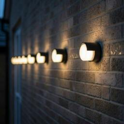 Rackhams 4 Watt Round Black Outside Wall Lamp - thumbnail 3