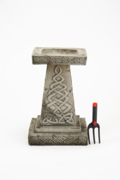Rackhams Celtic style Birdbath with Square Top - thumbnail 4