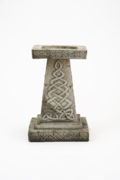 Rackhams Celtic style Birdbath with Square Top - thumbnail 3