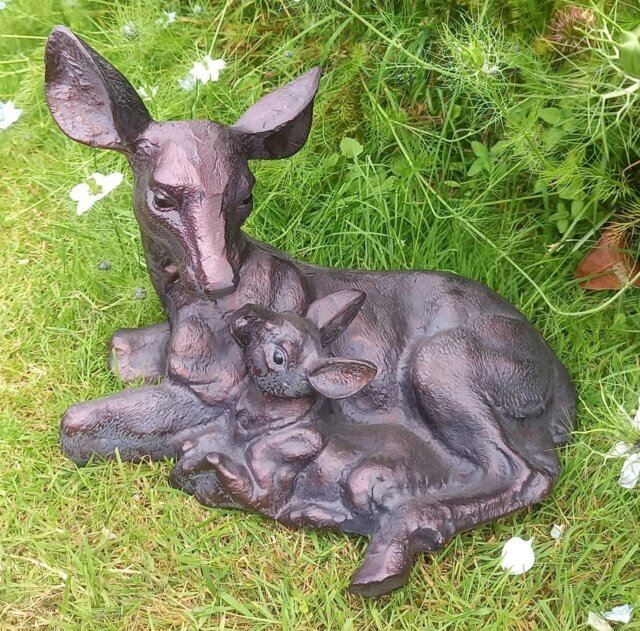 Rackhams Doe and Baby Fawn Laying Deer Garden Ornament Sculpture Hand Crafted Aluminium - Cast Aluminium - Bronze - Sculpture - image 1
