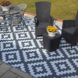 Rackhams Outdoor Waterproof Rug for Gardens, Patio and Decking - Geometric Grey - Grey and White Geometric Rug 360cm x 270cm - thumbnail 4