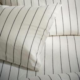 Rackhams White/Blackberry Pinstripe Linen Cotton Blend 30cm Standard Fitted Sheets - Super King - thumbnail 4