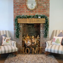 Rackhams 270cm (9ft) x 25cm Snow Tipped Green Christmas Garland Decoration for Stairs, Fireplaces, Wall, Door - thumbnail 2
