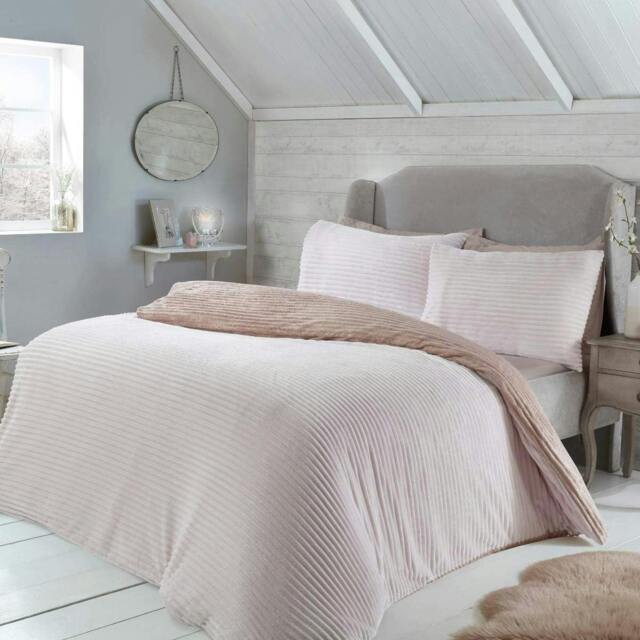 Rackhams Luxurious Reversible Sparkle Ribbed Fleece Duvet Cover with Pillowcases - Super King (220cm x 260cm) - image 1