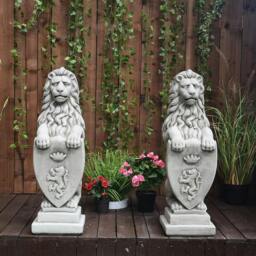 Rackhams Pair of Large Garden Gateway Lion Statues with shields - thumbnail 3