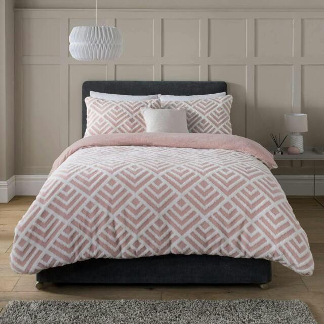 Rackhams Luxurious GEO JACQUARD Fleece Duvet Cover with Pillowcases - Blush - Single (135cm x 200cm) - image 1