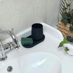 "Rackhams Freestanding Black Soap Dish 18 x 9.5cm (7"" x 3.7"") Smooth Plastic Soap Tray for Bath Sink Shower Bathroom" - thumbnail 2