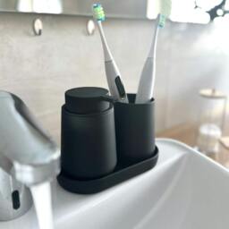 "Rackhams Freestanding Black Soap Dish 18 x 9.5cm (7"" x 3.7"") Smooth Plastic Soap Tray for Bath Sink Shower Bathroom" - thumbnail 3