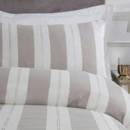Rackhams Luxury Hotel Quality Lurex Stripe Jacquard Duvet Cover with Pillowcases - White/Mink - King (220cm x 230cm) - thumbnail 3