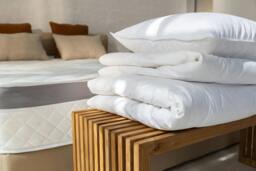 Rackhams Hungarian Goose Feather and Down 9tog Duvet - Double (200 x 200cm) - thumbnail 3