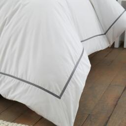 Rackhams Contrast Trim 200 Thread Count Cotton Duvet Cover Set White / Black - Single - White / Black - thumbnail 4