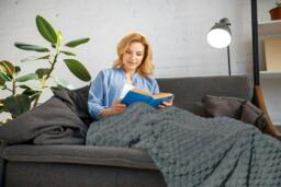 Rackhams Lush Faux Rabbit Fur Throw - Charcoal - 127x152cm - thumbnail 4