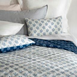 Rackhams Midnight Blue Reversible Floral Print Bedspread - Single - thumbnail 3