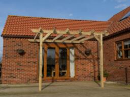 Rackhams Wall Mounted Wooden Pergola Kit - Longhorn Design - Rustic Brown - 2.4m x 4.2m - thumbnail 5