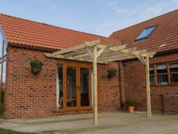 Rackhams Wall Mounted Wooden Pergola Kit - Longhorn Design - Rustic Brown - 2.4m x 4.2m - thumbnail 6