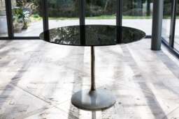 Rackhams Swan Circular Dining Table with Concrete Base - Concrete - Gloss White - Clear Glass - thumbnail 5