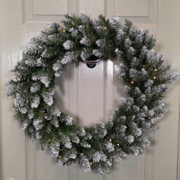 Rackhams 60cm Snow Tipped Christmas Wreath with 50 Warm White LEDs and 160 Bullet Tips - thumbnail 2