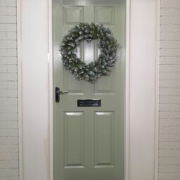Rackhams 60cm Snow Tipped Christmas Wreath with 50 Warm White LEDs and 160 Bullet Tips - thumbnail 4
