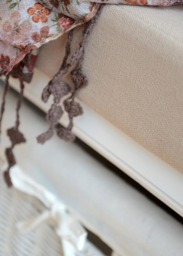 Rackhams Tetbury White Bench with White Wicker Baskets and Cream Cushion - 2 seater - thumbnail 4