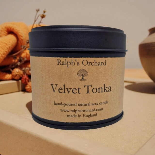 Rackhams Velvet Tonka Candle – Lavender, Tonka & Amber Scent - Matte Black Tin - Matte Black Tin - image 1