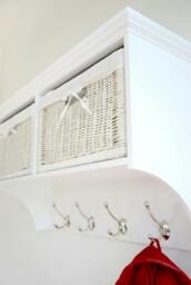 Rackhams Tetbury Hanging Shelf with 2 White Wicker Baskets. Wallmounted Coat Rack Assembled - White - thumbnail 4