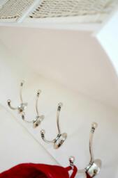Rackhams Tetbury Hanging Shelf with 2 White Wicker Baskets. Wallmounted Coat Rack Assembled - White - thumbnail 5