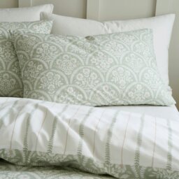 Rackhams Scallop Floral 200 Thread Count Cotton Percale Reversible Duvet Cover Set - Single - thumbnail 3