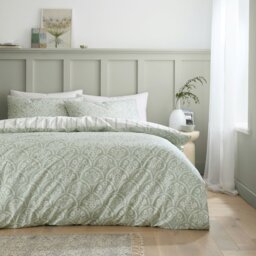 Rackhams Scallop Floral 200 Thread Count Cotton Percale Reversible Duvet Cover Set - Single - thumbnail 1