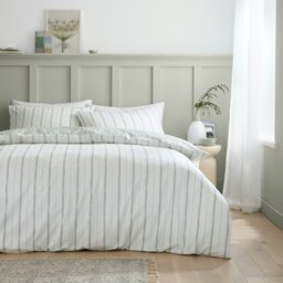 Rackhams Scallop Floral 200 Thread Count Cotton Percale Reversible Duvet Cover Set - Single - thumbnail 2