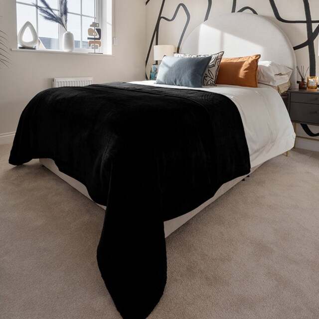 Rackhams Soft & Warm Mink Throw Blanket - 150 x 200cm - Black - image 1