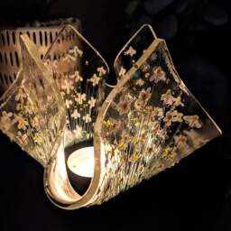 Rackhams Handmade Fused Glass Small Tealight Holder – Daisy Design - thumbnail 3