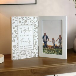 Rackhams Personalised Family Wooden Hinged 6x4 Photo Frame - White - Wood - 4x6 - thumbnail 2