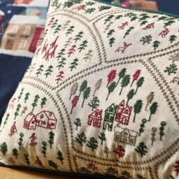 Rackhams Christmas Ski Village Embroidered Cushion Natural - Natural - 30 x 50 cm - thumbnail 2