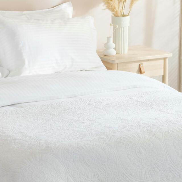 Rackhams White Cotton Quilted Bedspread - Double - image 1
