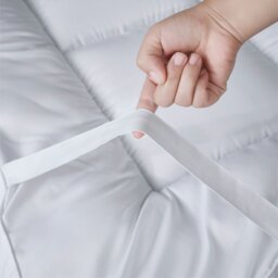 Rackhams 4 Inch Thick Super Soft Hypoallergenic Mattress Topper - Small Double - White - Microfibre - thumbnail 4