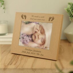 Rackhams Personalised Baby Feet 5x7 Landscape Oak Finish Photo Frame - thumbnail 2