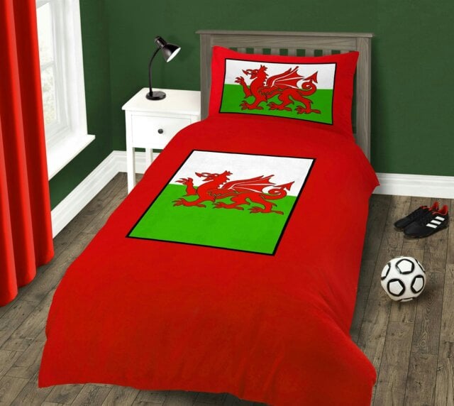 Rackhams Welsh Dragon Printed Cotton Blend Duvet Cover and Pillowcase Set - Red - Single - image 1