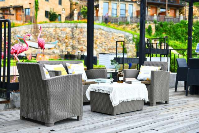 Rackhams SANTANA 4 Piece PE Rattan 4-Seater with Cushions Garden Furniture and Coffee Table Set in Grey - image 1