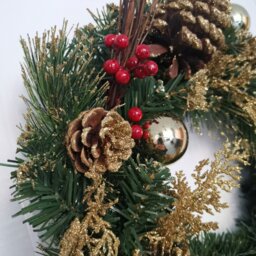 Rackhams 40cm Gold Dressed Christmas Wreath, Baubles, Pinecones and Berries - thumbnail 4